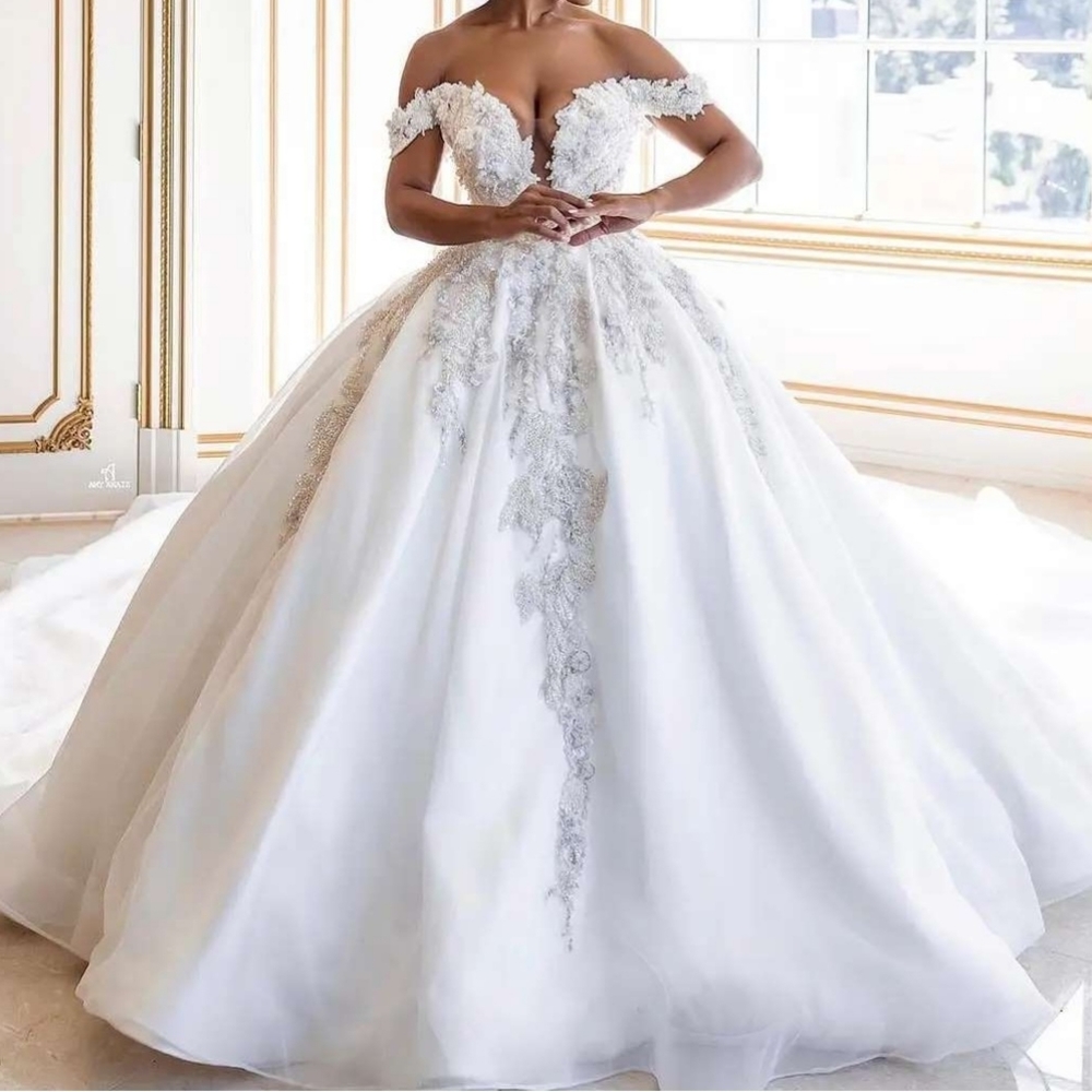 Eseazenabor Wedding dress